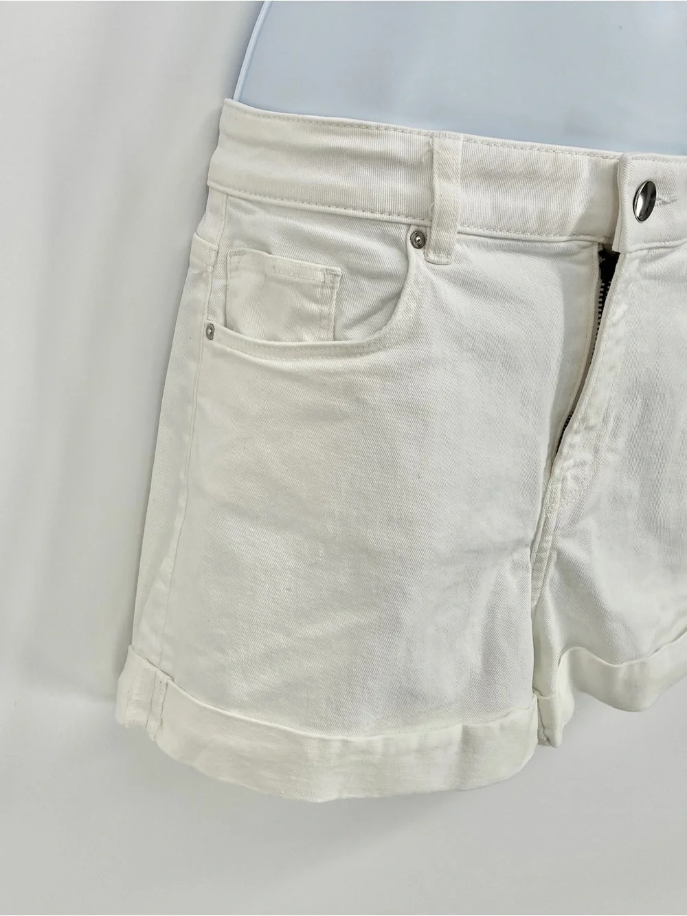 H&M White Denim Cuffed Hem Jean Shorts Size 4